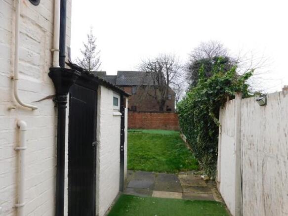 150 Crom Garden 1