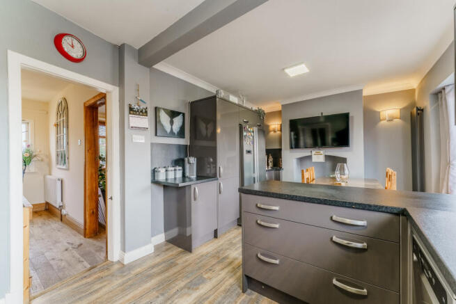 4 bed Semi-Detached for sale Image 7