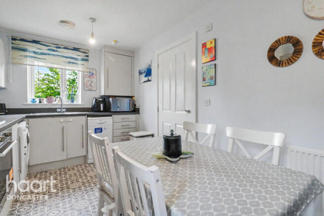 3 bed Semi-Detached for sale Image 9