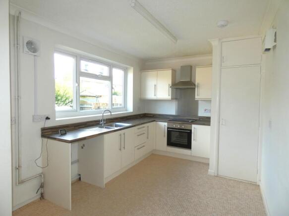 Pic 2 Kitchen (11).JPG