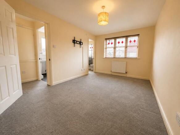 3 bed Semi-Detached to rent Image 5