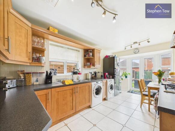 Kitchen/ Dining Room