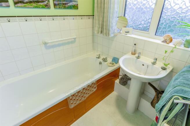 Bathroom_DSC4338-HDR copy.jpg