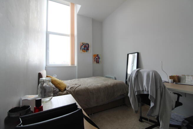 2 bed Apartment to rent Image 9