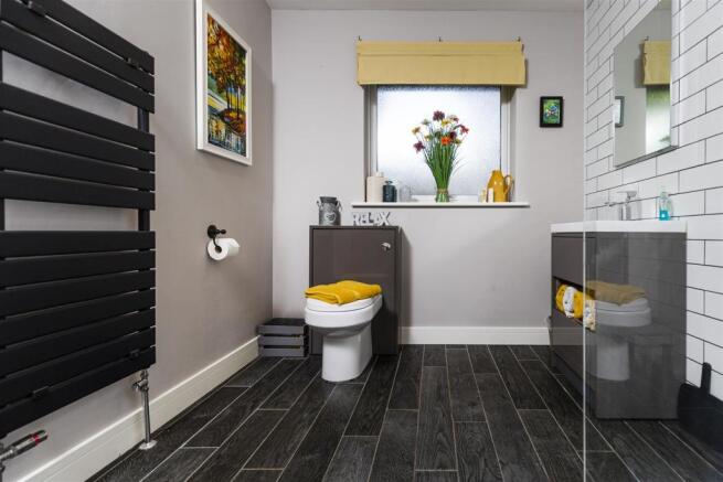 bed2ensuite2.jpg