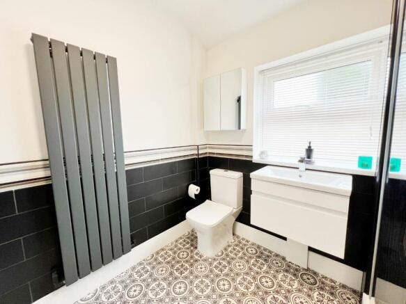 Shower Room pic 3.jpg