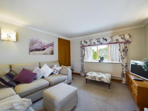 LOUNGE/DINING ROOM