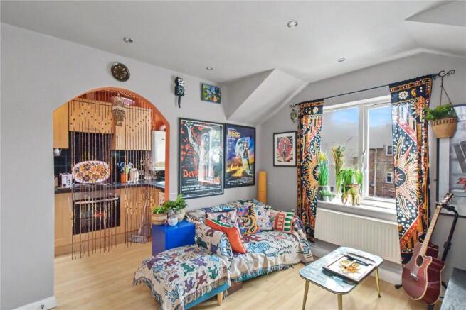 2 bed Apartment for sale Image 4
