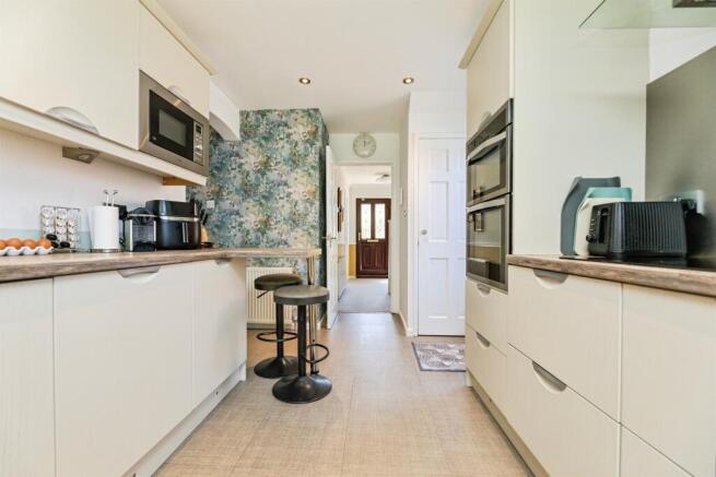 3 bed Semi-Detached for sale Image 6