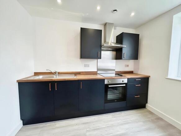 2 bed Apartment to rent Image 3