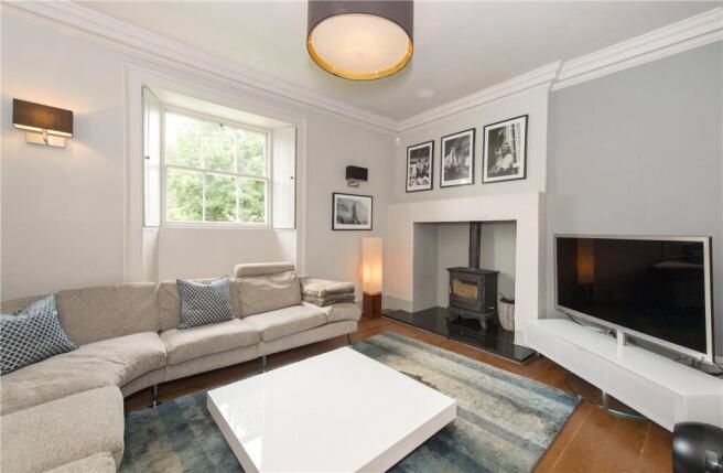 6 bed Detached for sale Image 10