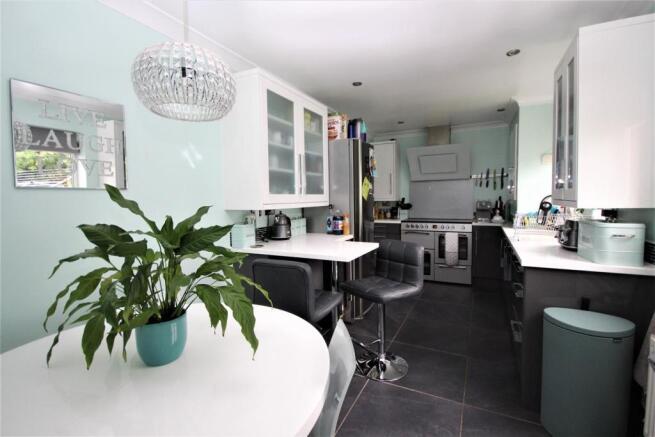 Kitchen 2.JPG