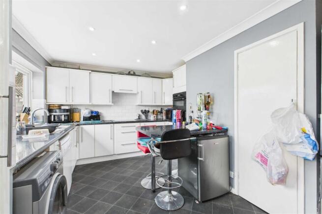 CAM01211G0-PR0221-STILL004