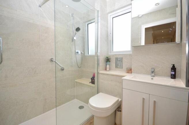 MAIN SHOWER ROOM