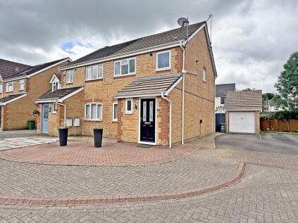 Bluebell Drive, Llanharan, Pontyclun, Rhondda Cynon Taff. CF72 9UN