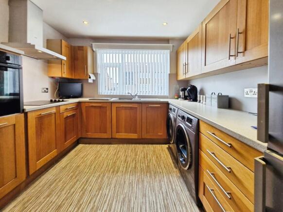 Peasehill Close, Rawdon photo 4