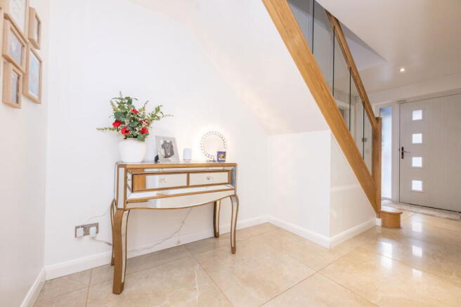 5 bed Detached for sale Image 6