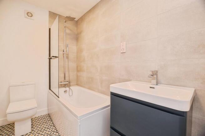 2 bed Ground Flat for sale Image 9