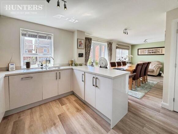 4 bed Detached for sale Image 4