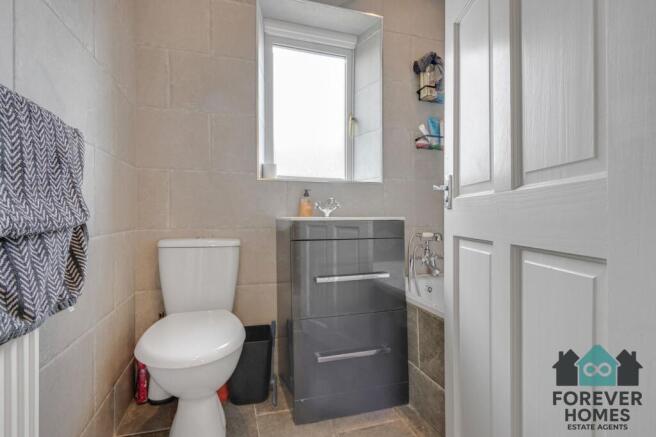 3 bed Semi-Detached for sale Image 8