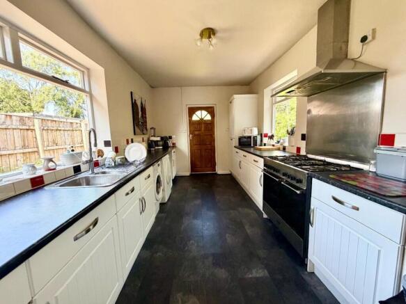 3 bed Semi-Detached for sale Image 6