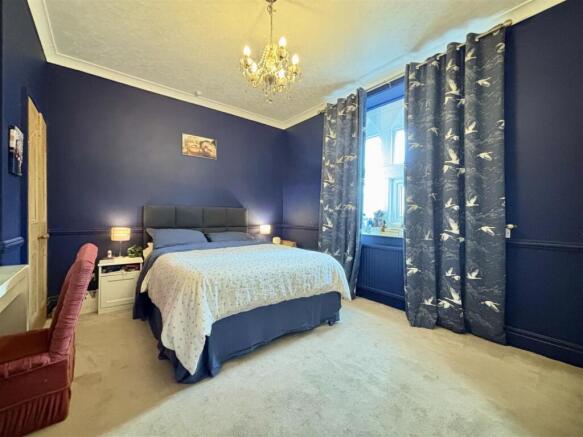 5 bed Link Detached House for sale Image 12