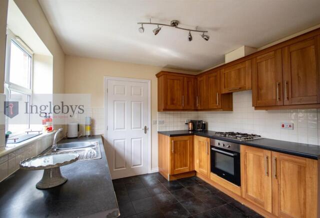 4 bed Detached for sale Image 6
