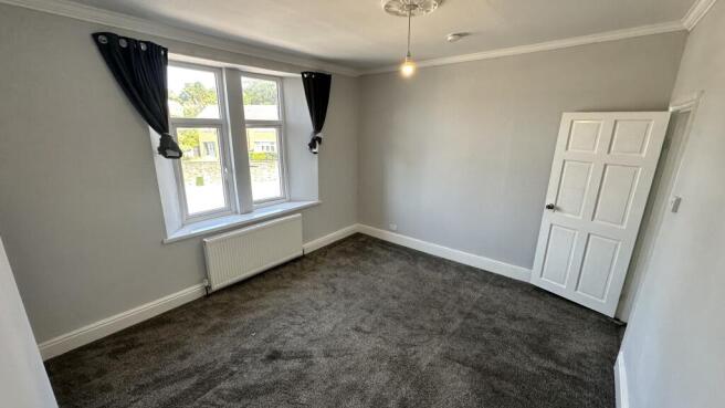 4 bed Semi-Detached to rent Image 8