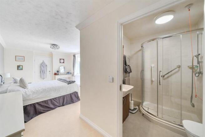 2 bed Retirement Property for sale Image 7