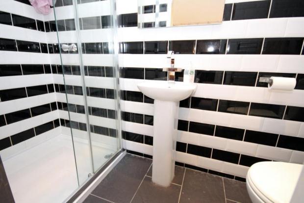 EN SUITE