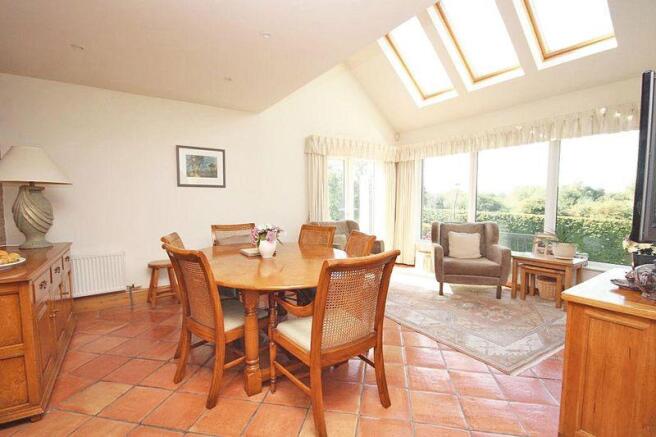Open plan dini...