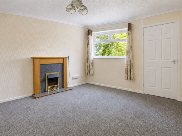1 bed Ground Flat to rent Image 5