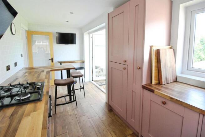 3 bed Semi-Detached for sale Image 10