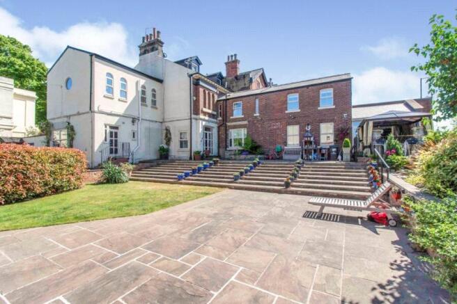 6 bed Detached for sale Image 4