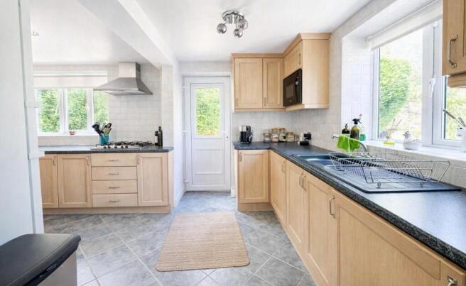 4 bed Semi-Detached for sale Image 7