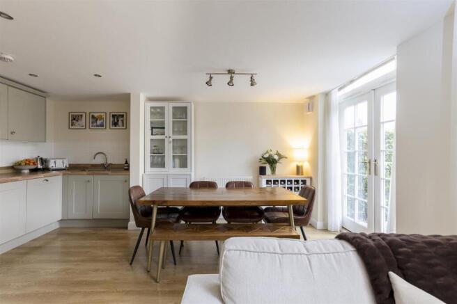 3 bed House for sale Image 5