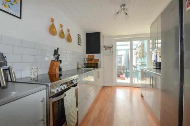 Kitchen 1.jpg