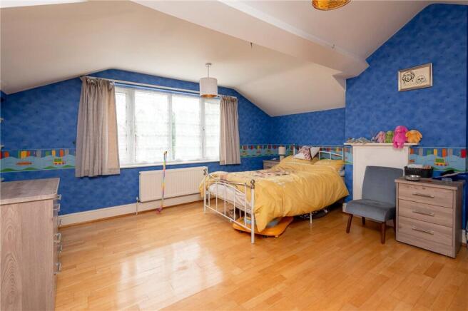 5 bed Detached for sale Image 9