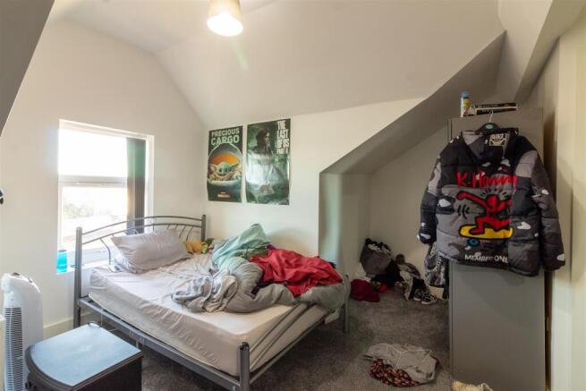 3 bed Flat to rent Image 5