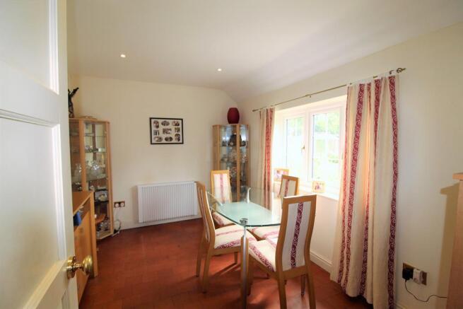 Bedroom/Dining room
