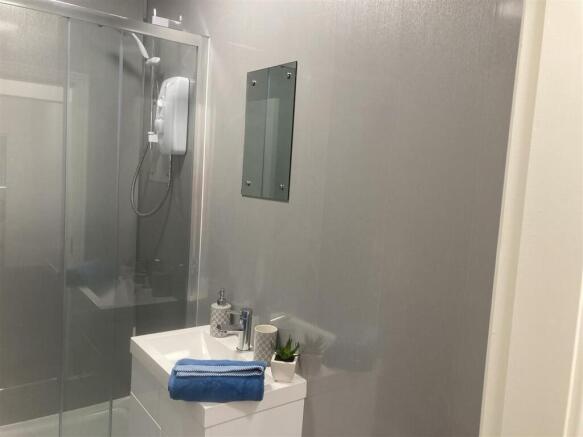 4 bed House Share to rent Image 8