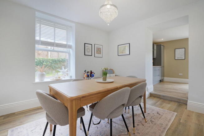 5 bed Detached for sale Image 10
