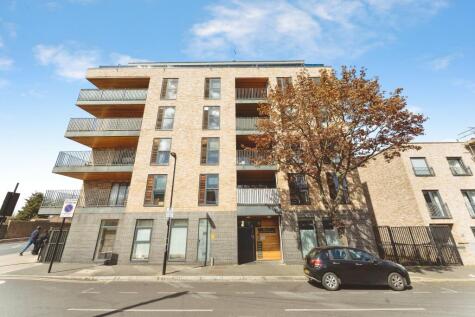 Queens Road West, London, E13