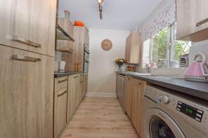 33, Damask Gardens, Waterlooville PO7 8QZ