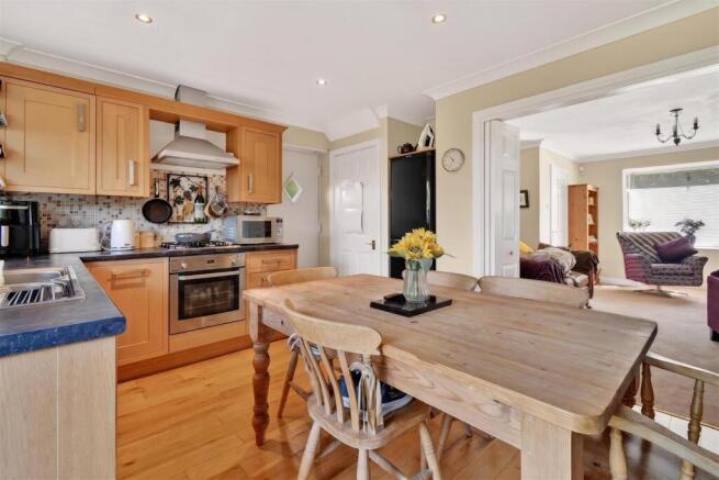 3 bed Detached for sale Image 4