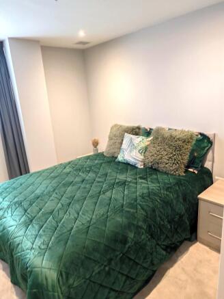 2 bed Apartment to rent Image 6
