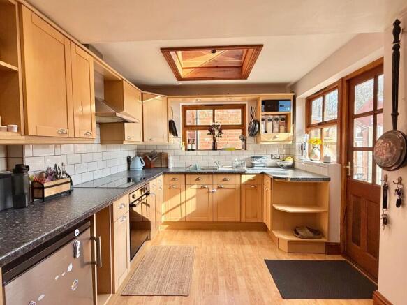KITCHEN/BREAKFAST ROOM