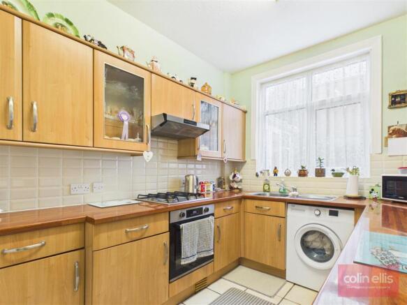 6 bed Semi-Detached for sale Image 5