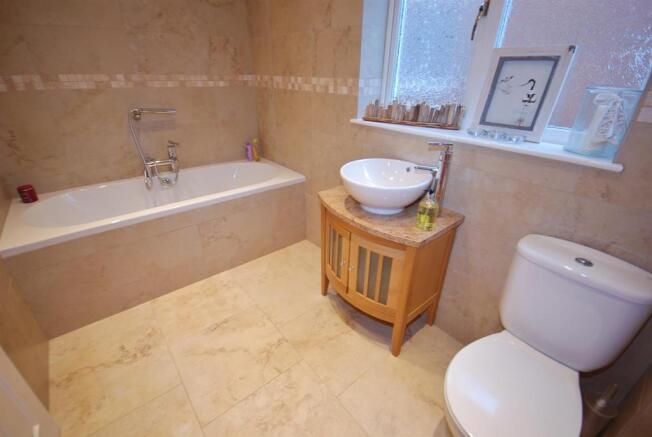 a bathroom.jpg