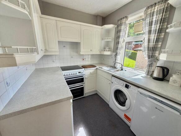 3 bed Semi-Detached for sale Image 4